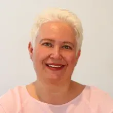Prof. Dr. Müge Özcan — Kulak Burun Boğaz, Ankara. Portre fotoğrafı.