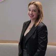 Psk. Ecem Çağla Aydemir — Psikoloji, İstanbul. Portre fotoğrafı.