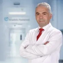 Op. Dr. Gültekin Saday — Kalp Ve Damar Cerrahisi, Nilüfer, Bursa. Portre fotoğrafı.