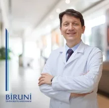 Prof. Dr. Abdulkadir Özgür — Kulak Burun Boğaz, Beşiktaş, İstanbul. Portre fotoğrafı.