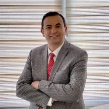 Op. Dr. Umut Yaka — Beyin Ve Sinir Cerrahisi, İstanbul. Portre fotoğrafı.