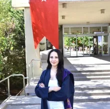 Fzt. Öykü Özokay — Fizyoterapi Ve Rehabilitasyon. Portre fotoğrafı.