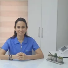 Uzm. Dt. Ebru Üçdemir — İzmir. Portre fotoğrafı.