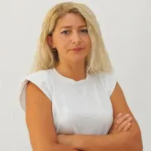 Fzt. Selda Özge Özbek — Fizyoterapi Ve Rehabilitasyon, Muğla. Portre fotoğrafı.
