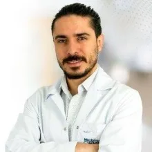 Op. Dr. Ali Cem Oktay — Plastik Rekonstrüktif Ve Estetik Cerrahi, İstanbul. Portre fotoğrafı.