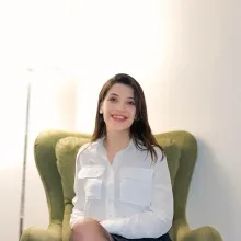 Psk. Ela Eryılmaz Uzun — Psikoloji, Muğla. Portre fotoğrafı.