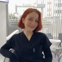 Dt. Meral Ünal — Diş Hekimi, Aydın. Portre fotoğrafı.