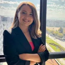 Psk. Nuran Fırıncıoğlu — Psikoloji, Bursa. Portre fotoğrafı.
