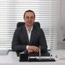 Op. Dr. Mustafa Melih Demirbüken — Kulak Burun Boğaz, Eskişehir. Portre fotoğrafı.
