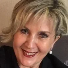 Prof. Dr. Nuran Allı — Dermatoloji, Ankara. Portre fotoğrafı.