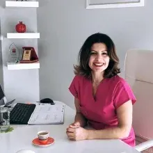 Dt. Fatma İldem — Diş Hekimi, Muğla. Portre fotoğrafı.