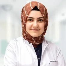Dt. Naime Ünlü Kaya — Diş Hekimi, Bursa. Portre fotoğrafı.