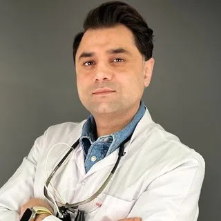 Dr. Dt. Ferit Fettahoğlu — İstanbul. Portre fotoğrafı.