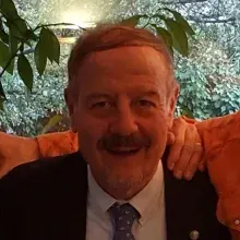 Prof. Dr. İskender Başer — Kadın Hastalıkları Ve Doğum, İstanbul. Portre fotoğrafı.