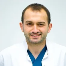 Dt. İlker Odabaş — Diş Hekimi, İstanbul. Portre fotoğrafı.
