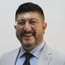 Dr. Melih Nurhan — İzmir. Portre fotoğrafı.