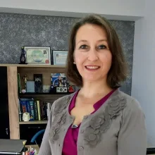 Uzm. Dr. Meral Tangay — Nöroloji, Bursa. Portre fotoğrafı.