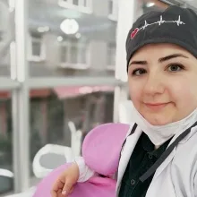 Dt. Tuba Albayrak — Diş Hekimi, İstanbul. Portre fotoğrafı.