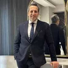 Op. Dr. Emre Uysal — Kadın Hastalıkları Ve Doğum, Bursa. Portre fotoğrafı.