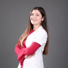 Dt. Beyza Tarğıl — Diş Hekimi, Denizli. Portre fotoğrafı.