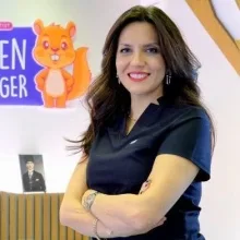 Dr. Dt. Ceren Ayözger — İstanbul. Portre fotoğrafı.