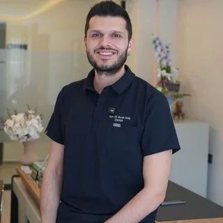 Uzm. Dt. Burak Arda Önder — Zonguldak. Portre fotoğrafı.