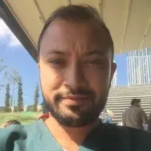 Uzm. Dt. Hakan Karagözoğlu — İstanbul. Portre fotoğrafı.