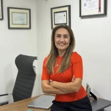 Prof. Dr. Figen Yılmaz — Fiziksel Tıp Ve Rehabilitasyon, İstanbul. Portre fotoğrafı.