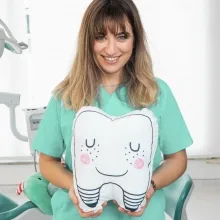 Dr. Dt. Ece Turan — İzmir. Portre fotoğrafı.