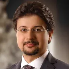 Op. Dr. İbrahim Alper Aksakal — Plastik Rekonstrüktif Ve Estetik Cerrahi, İstanbul. Portre fotoğrafı.