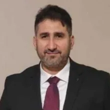 Op. Dr. Ayhan Kojan — Kalp Ve Damar Cerrahisi. Portre fotoğrafı.