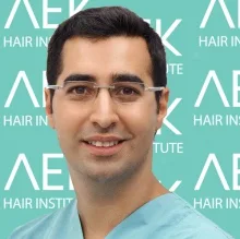 Op. Dr. Ali Emre Karadeniz — Plastik Rekonstrüktif Ve Estetik Cerrahi, Ataşehir, İstanbul. Portre fotoğrafı.