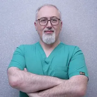 Dr. Erol Bulut — Pratisyen, İstanbul. Portre fotoğrafı.