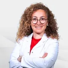 Op. Dr. Gülden Ballı — Genel Cerrahi, Karşıyaka, İzmir. Portre fotoğrafı.