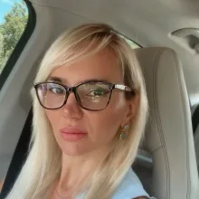 Uzm. Dr. Aslı Kır — Aile Hekimliği, Kocaeli. Portre fotoğrafı.