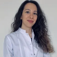 Fzt. Özgen Özkök — Fizyoterapi Ve Rehabilitasyon, İstanbul. Portre fotoğrafı.