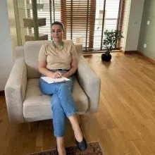 Uzm. Dr. Narin Tan Kartal — Psikiyatri, İstanbul. Portre fotoğrafı.