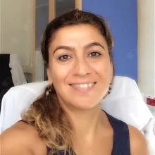 Dyt. Selma Ağalar — Diyetisyen, Balıkesir. Portre fotoğrafı.
