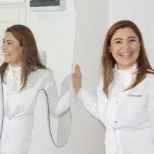 Dt. Emel Buğdaybey Umur — Diş Hekimi, Çukurova, Adana. Portre fotoğrafı.