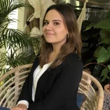 Dyt. Buse Kurt — Diyetisyen. Portre fotoğrafı.