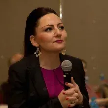 Esra Dereobalı — Çocuk Gelişimi, İzmir. Portre fotoğrafı.