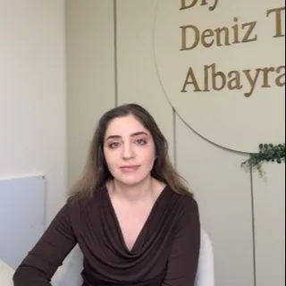 Dyt. Deniz Tosun Albayrak — Diyetisyen, Kocaeli. Portre fotoğrafı.