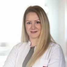 Op. Dr. Arzu Karakuz — Kadın Hastalıkları Ve Doğum, Başiskele, Kocaeli. Portre fotoğrafı.
