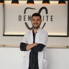 Uzm. Dt. İbrahim Işık — İzmir. Portre fotoğrafı.