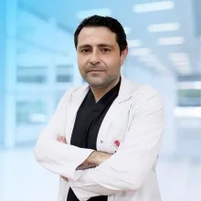 Doç. Dr. Mazlum Şahin — Kalp Ve Damar Cerrahisi, İstanbul. Portre fotoğrafı.