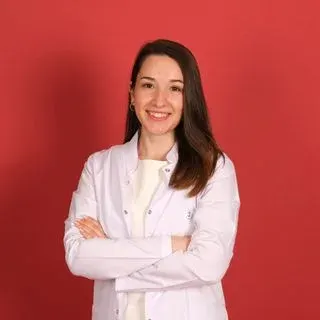 Dyt. Özge Turan Çağlayan — Diyetisyen, Tekirdağ. Portre fotoğrafı.