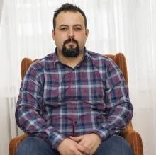 Uzm. Psk. Dan. Vedat Yalçınöz — Psikolojik Danışma ve Rehberlik, Konak, İzmir. Portre fotoğrafı.