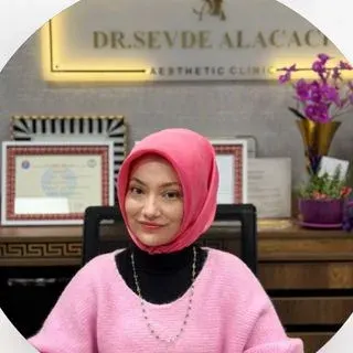 Dr. Sevde Alacacı — Sertifikalı Medikal Estetik, Kahramanmaraş. Portre fotoğrafı.