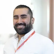 Op. Dr. Gazi Kutalmış Yaprak — Plastik Rekonstrüktif Ve Estetik Cerrahi, Adana. Portre fotoğrafı.