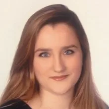 Psk. Ecem Öztuna Sarı — Psikoloji, İstanbul. Portre fotoğrafı.